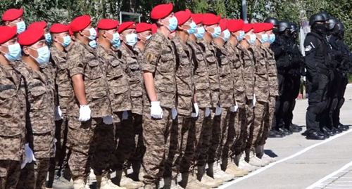 ШУУД: ХЗДХ-ийн сайд Х.Нямбаатар дотоодын цэргийн ангид ажиллаж байна